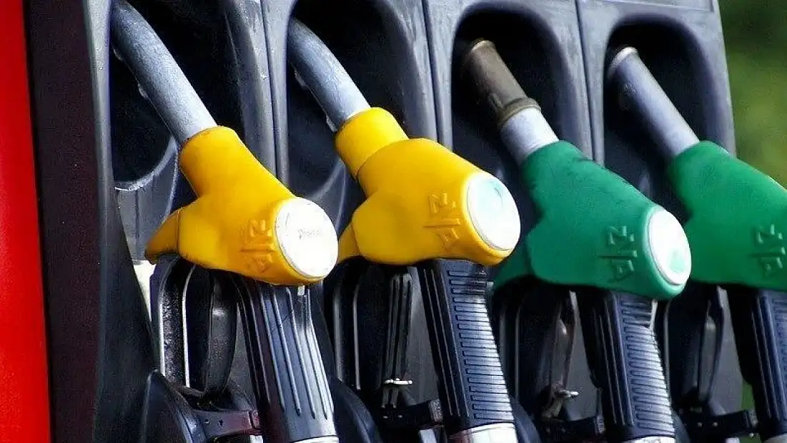 Akaryakıtta tabelalar değişti: Benzine zam geldi