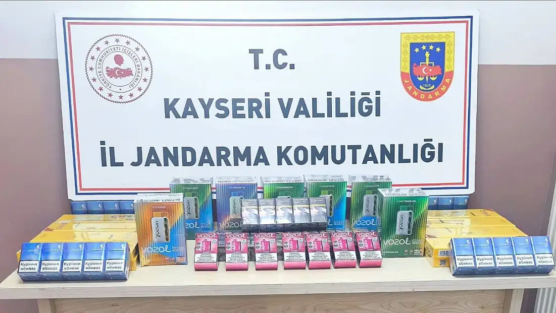 Durdurulan tırda kaçak çay ve tütün ele geçirildi