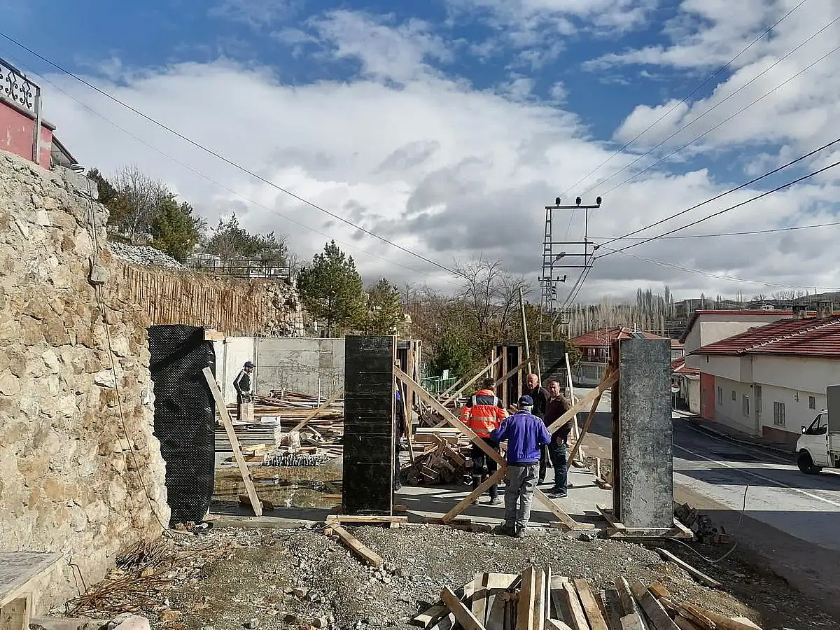 KAYSERİ'NİN 'REKORTMEN BAŞKANI' HER İŞE KOŞTURUYOR