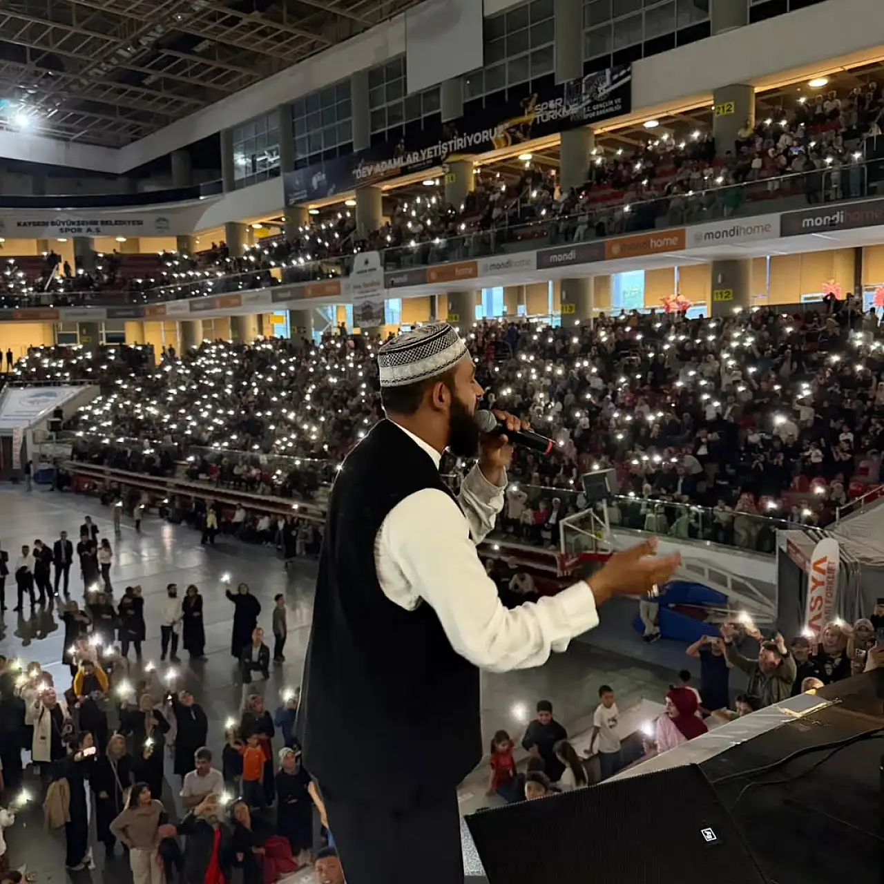 Kayseri'de ilahi şöleni: Celal Karatüre'ye büyük ilgi