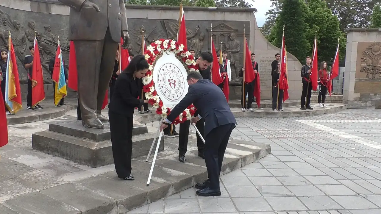 Kayseri'de 19 Mayıs Etkinlikleri çelenk sunumuyla başladı