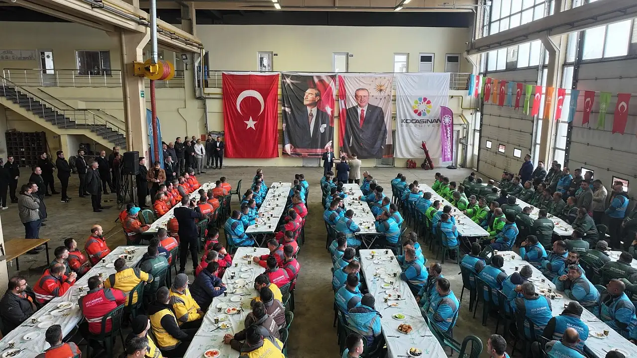 Başkan Çolakbayrakdar belediye personeliyle bayramlaştı