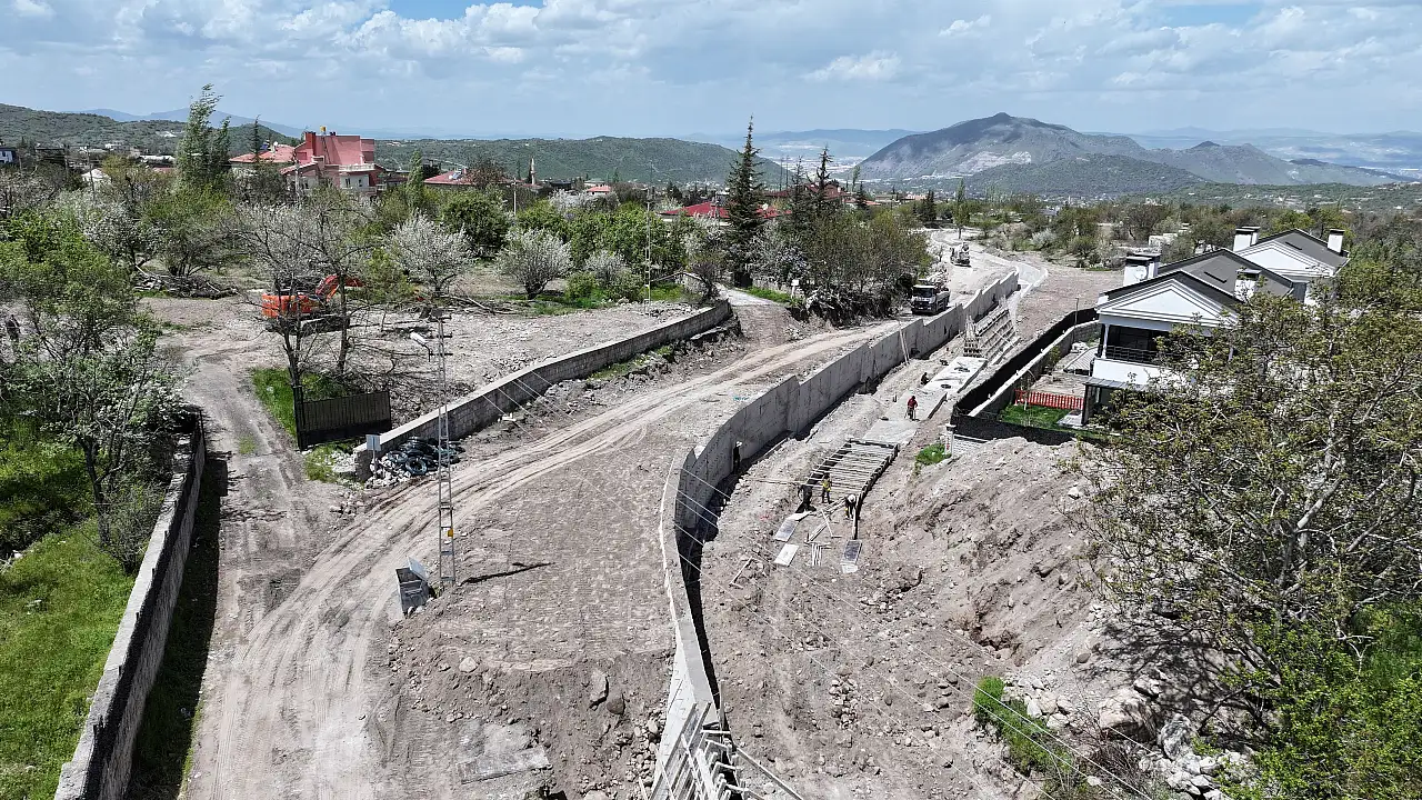 Başkan Özdoğan'dan taşkın kanalı incelemesi