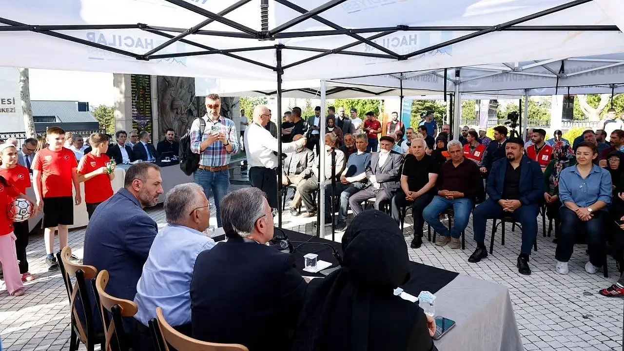 Hacılar'da vatandaş sordu Büyükkılıç yanıtladı