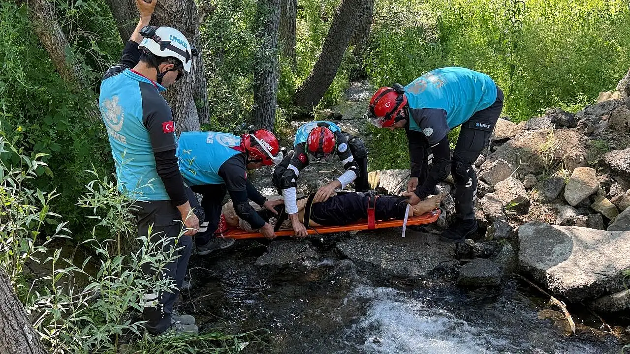 UMKE personeli Koramaz Vadisi'nde zorlu eğitim kampını başarıyla tamamladı