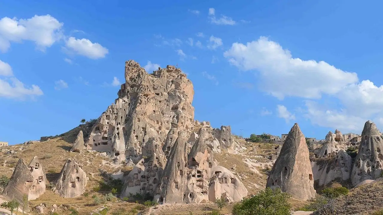 Binlerce insan bu kayanın içinde yaşadı! Uçhisar Kalesi'nin asırlık mirası