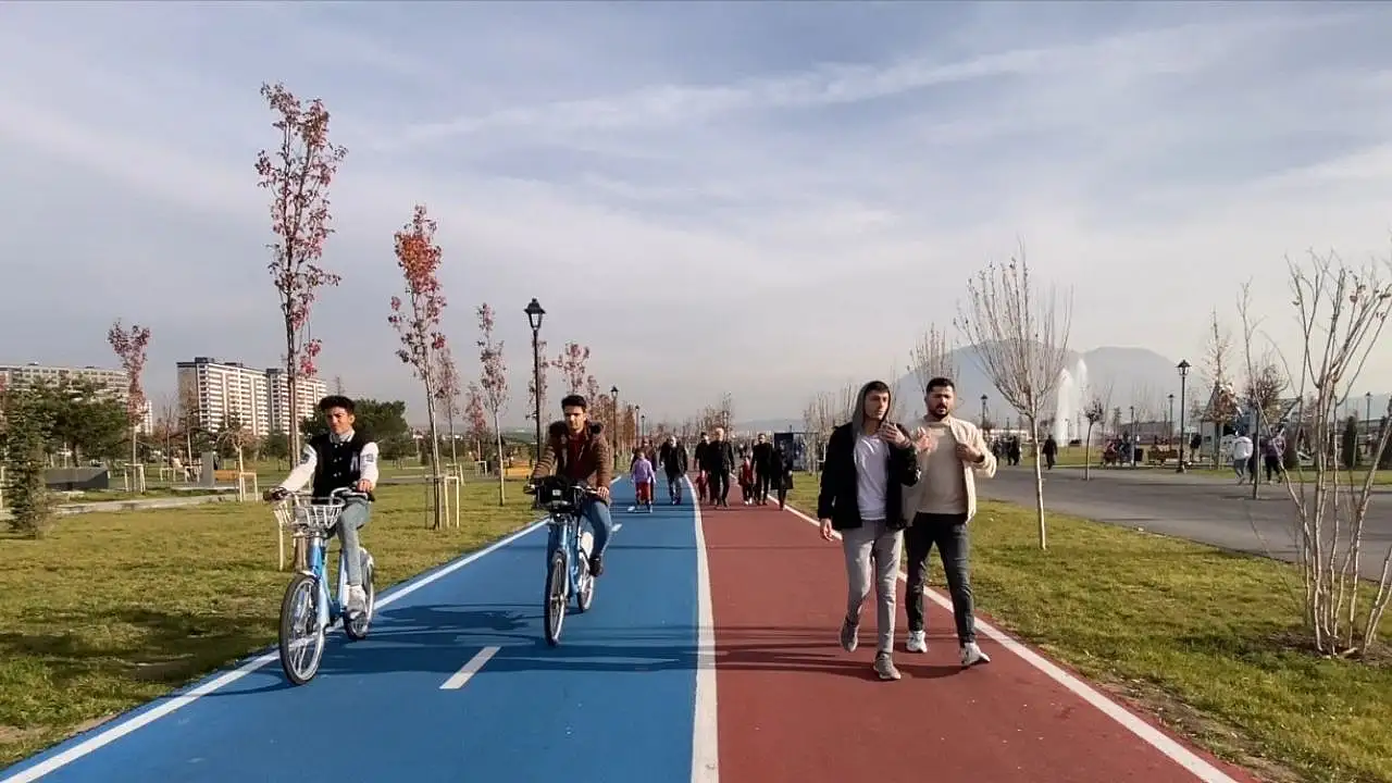 Kayseri'de gençler nerede takılıyor? AVM, park mı kafe mi?