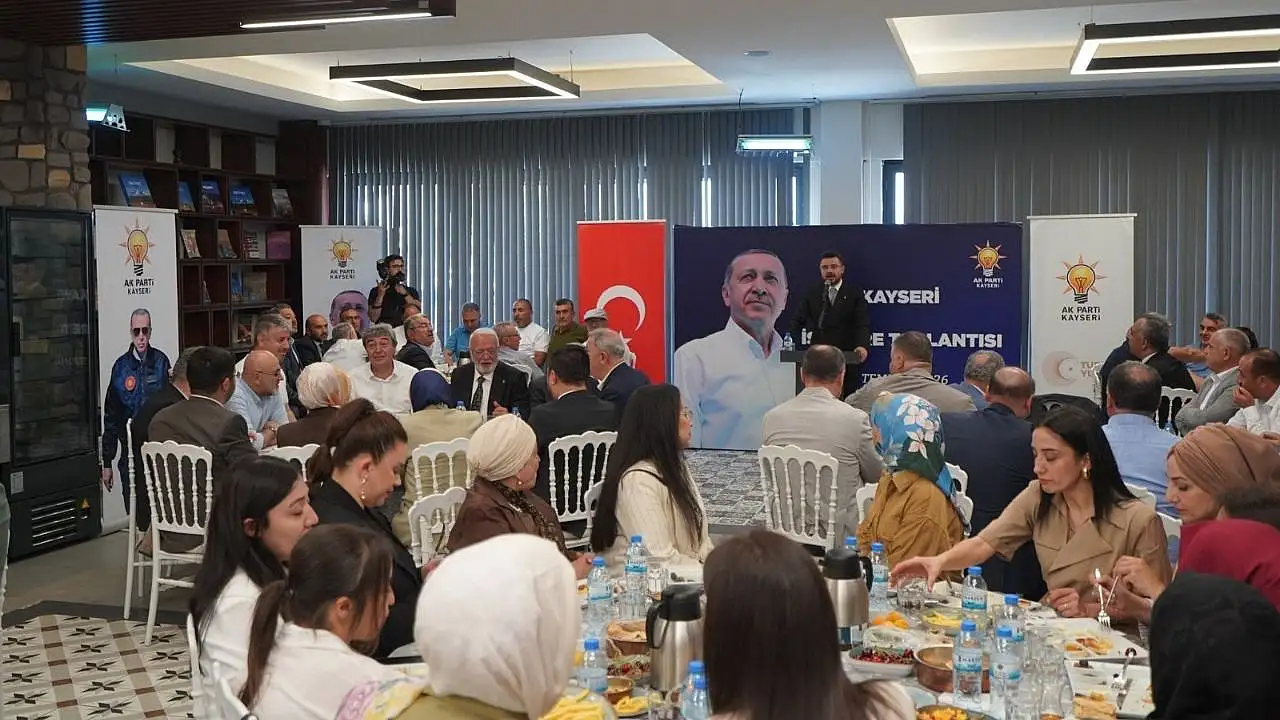 AK Parti Kayseri Teşkilatı, görevdeki 500. gününü istişare toplantısıyla taçlandırdı