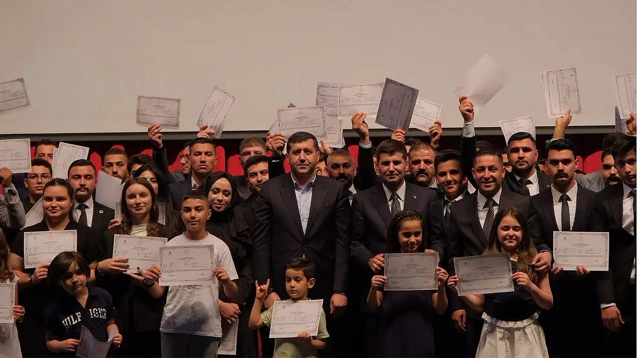 Kayseri'de eğitimini tamamlayan 444 kursiyer sertifikalarını aldı