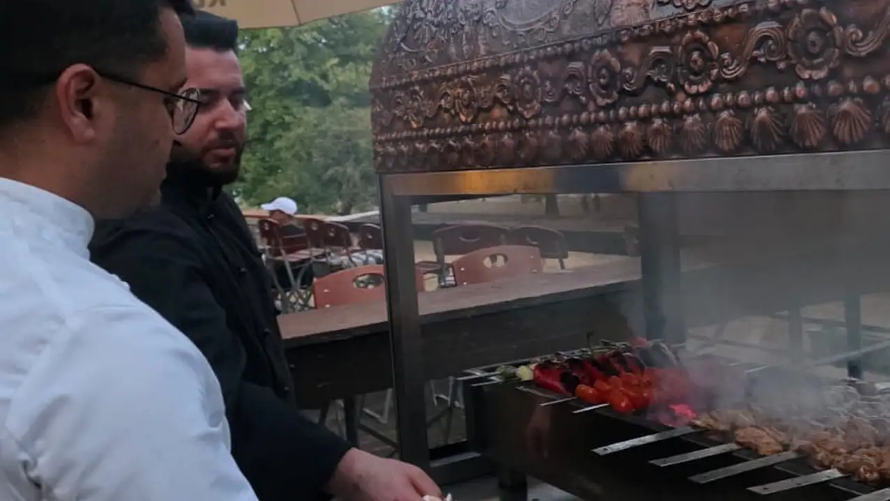 Kayserili öğrenciler Almanya'da mesleki becerilerini geliştirirken Türk mutfağını tanıttı