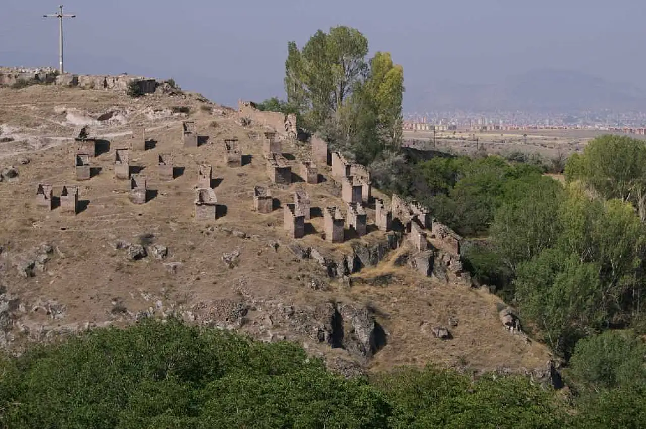 Gesi Bağları'ndaki güvercinlikler ilgi çekiyor