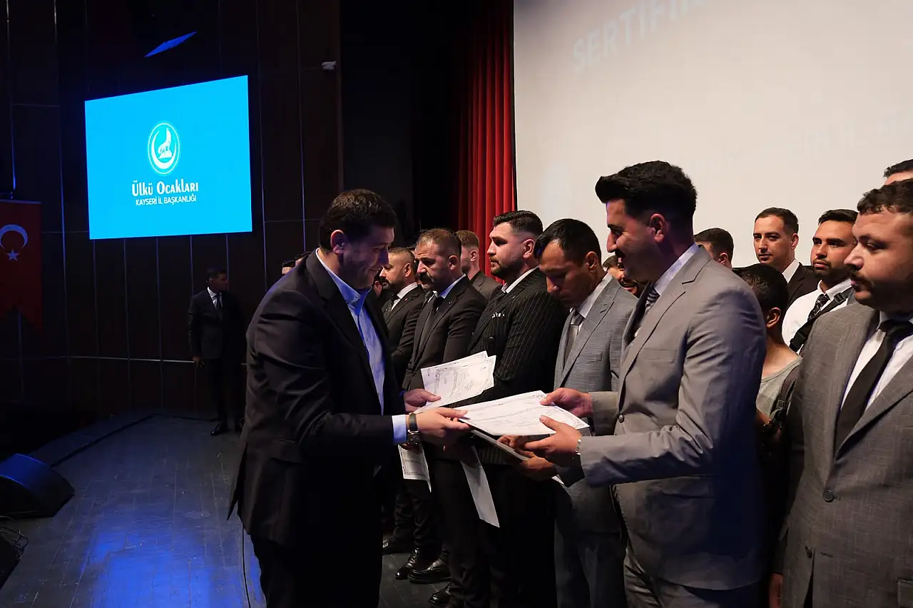 Kayseri'de eğitimini tamamlayan 444 kursiyer sertifikalarını aldı
