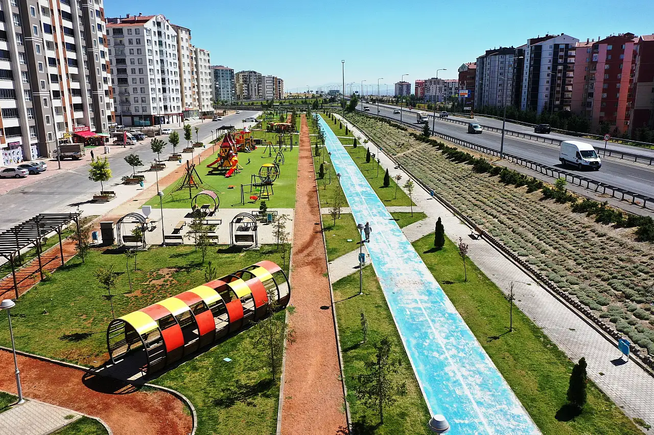 Çolakbayrakdar: Evlatlarımızın hayallerini süsleyen parklar inşa ediyoruz