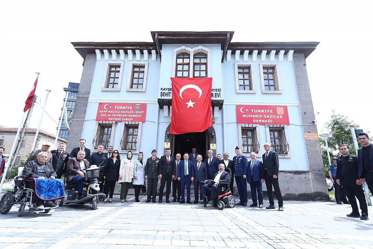 Başkan Büyükkılıç, bayram sevincini Kayserililerle yaşadı