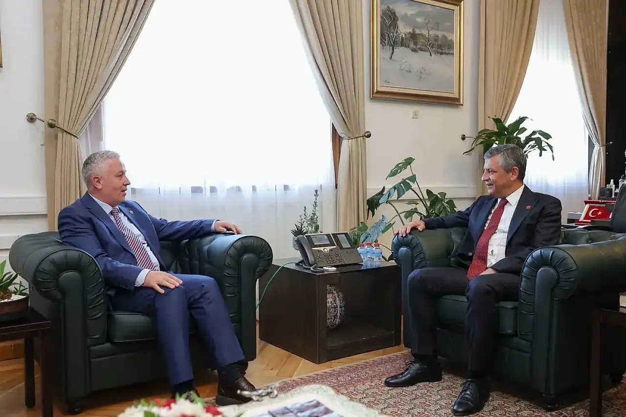 Çetin Arık'tan Özgür Özel'e destek mesajı