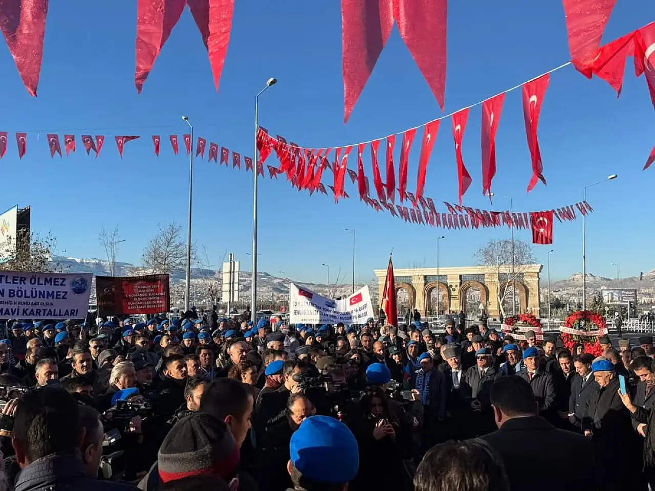 MHP ve Ülkü Ocakları Şehit Komandolar Durağı'ndaki anma programına katıldı