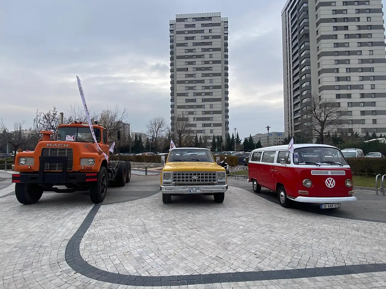 Erciyes Klasik Otomobilciler Derneği'nden klasik otomobil sergisi