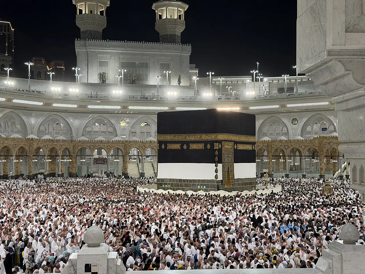 Hacı adayları akın akın Kabe-i Muazzama'ya koşuyor