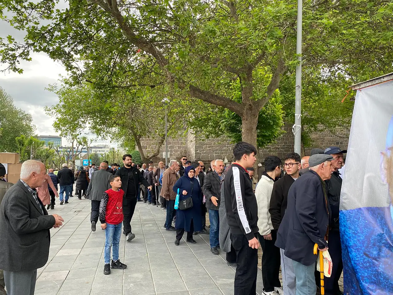 Merhum Hacı Esat Keskinkılıç için hayır lokması dağıtıldı