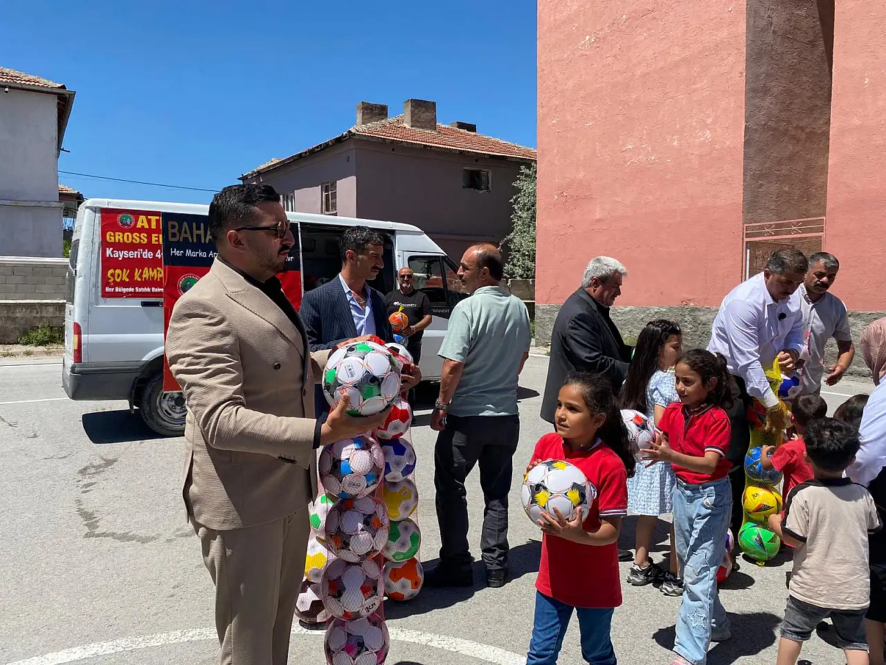Milli takıma destek için çocuklarla buluştular Kayseri'de anlamlı etkinlik