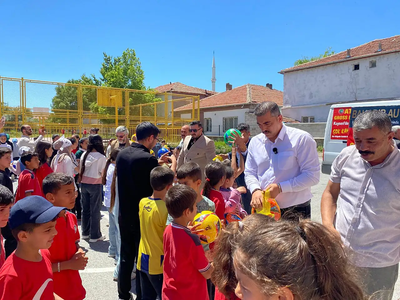 Milli takıma destek için çocuklarla buluştular Kayseri'de anlamlı etkinlik