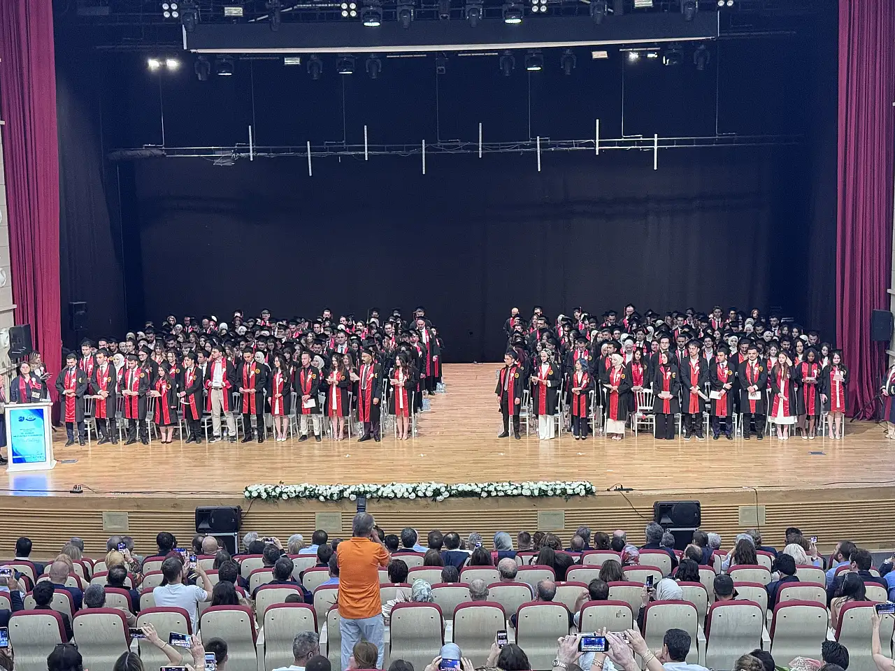 ERÜ Tıp Fakültesi 52. dönem mezunlarını verdi