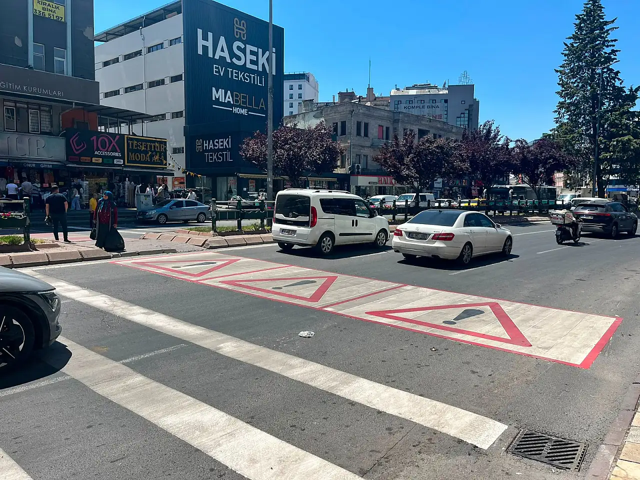 Ekipler Düvenönü'nde yaya geçitlerini yeniledi
