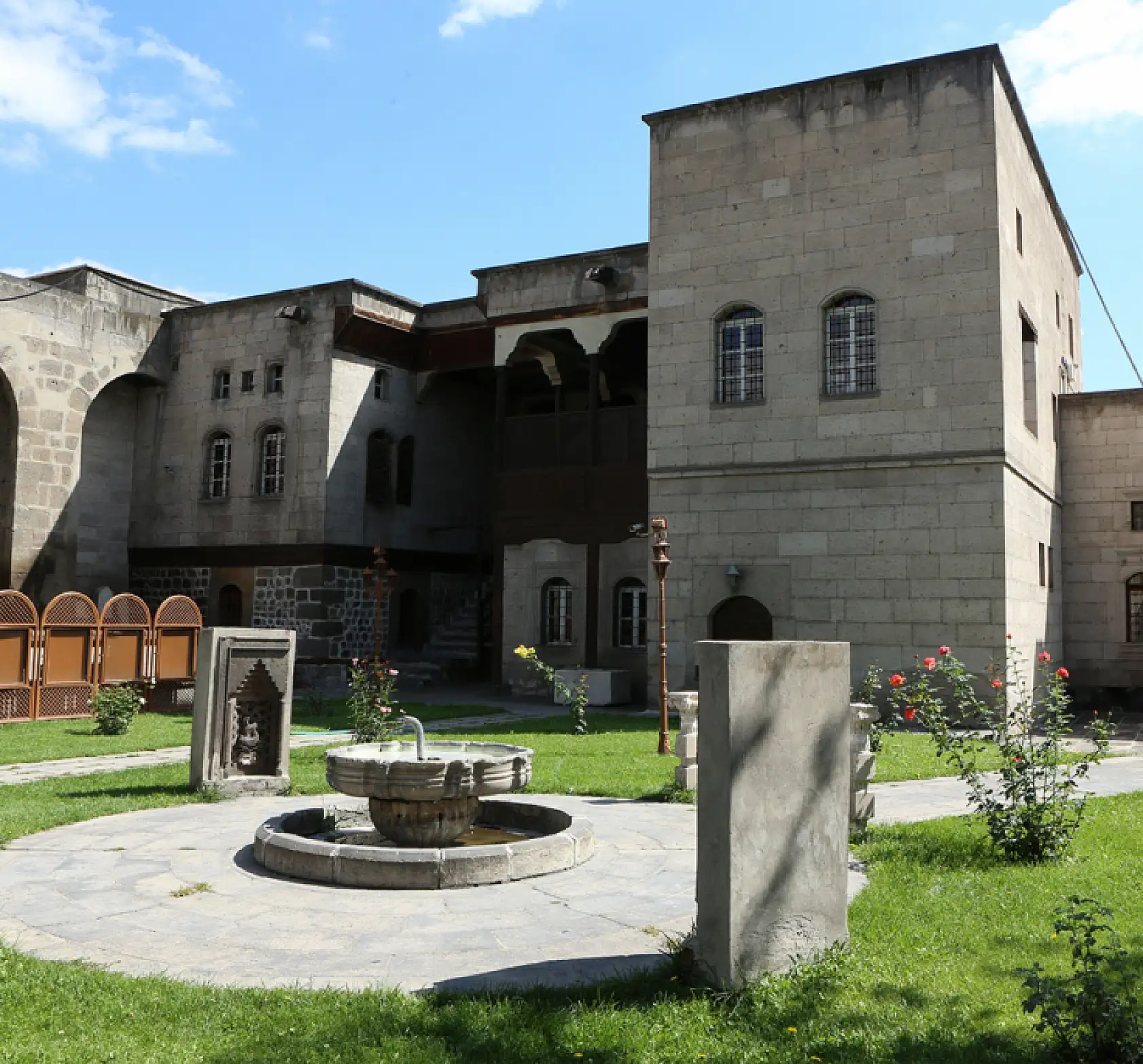 Kayseri'de 'Tarih Konuşuyor' programı dikkat çekiyor