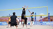Erciyes'te 2 bin 200 metrede plaj voleybolu heyecanı yaşandı