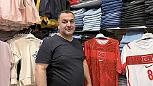 Kayseri'de milli forma yok satıyor