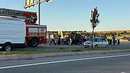 Düğün konvoyundaki otomobil bariyerlere çarptı: 1 ölü, 3 yaralı