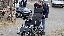 Yahyalı Belediyesi'nden engelli vatandaşa akülü araç desteği