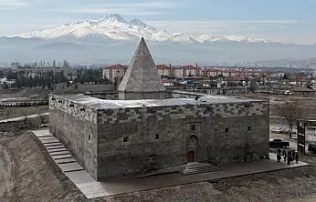 14. Yüzyıldan günümüze Köşk Medresesi hâlâ ayakta