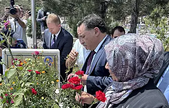 15 Temmuz şehidi Kübra Doğanay, kabri başında anıldı