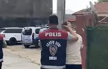 2,5 ay boyunca 'Polisiz' diyerek dolandırdılar! 100 milyonluk vurgunun ardından tatlı ikram ettiler