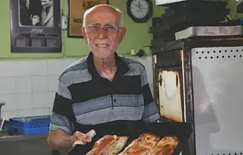 81 yaşında, 69 yıldır aynı tezgahın başında