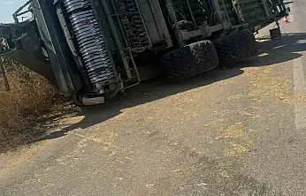 Ankara'da balya makinasından çıkan yangında traktör yandı