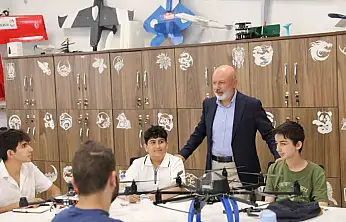 Başkan Çolakbayrakdar:'Teknolojiyi tüketen değil, geleceği üreten nesiller yetiştiriyoruz