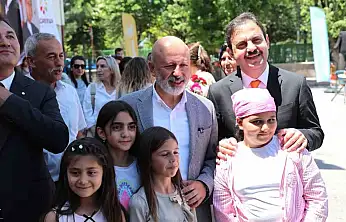 Başkan Çolakbayrakdar, karne sevinci yaşayan öğrencileri tebrik etti