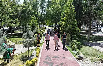 Başkan Çolakbayrakdar Parklarımızı modern yaşam alanlarına dönüştürüyoruz