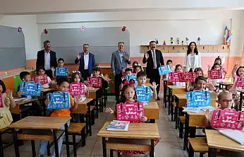 Başkan Özdoğan, Hacılar'da karne coşkusuna ortak oldu