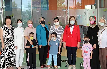 Başkan Yelkara'dan KANKA Hastanesi'nde miniklere moral ziyareti