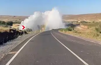 Bünyan'da su borusu patladı, metrelerce yükselen su kamerada