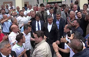 Özgür Özel vatandaşlara seslendi: Bankın üzerindeyiz, milletle birlikteyiz
