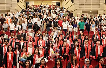 ERÜ Edebiyat Fakültesi'nde 450 öğrenci mezun oldu