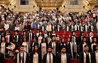 ERÜ Mimarlık Fakültesi'nde mezuniyet sevinci