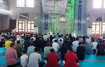 'Gençler camiden koptu' deniyordu… Kayseri'de tablo dikkat çekti