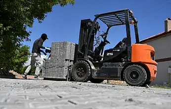 Kayseri Büyükşehir'den kırsala 9 milyon liralık kilitli parke yatırımı