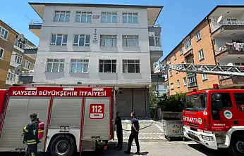 Kayseri'de 3 katlı binada çıkan yangın söndürüldü