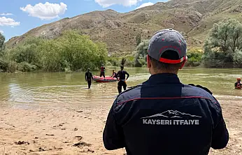 Kayseri'de çocuğunu kurtarmak için suya giren babayı arama çalışmaları sürüyor